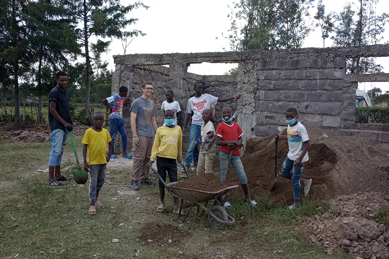 Taylor team and Kenyan children working together