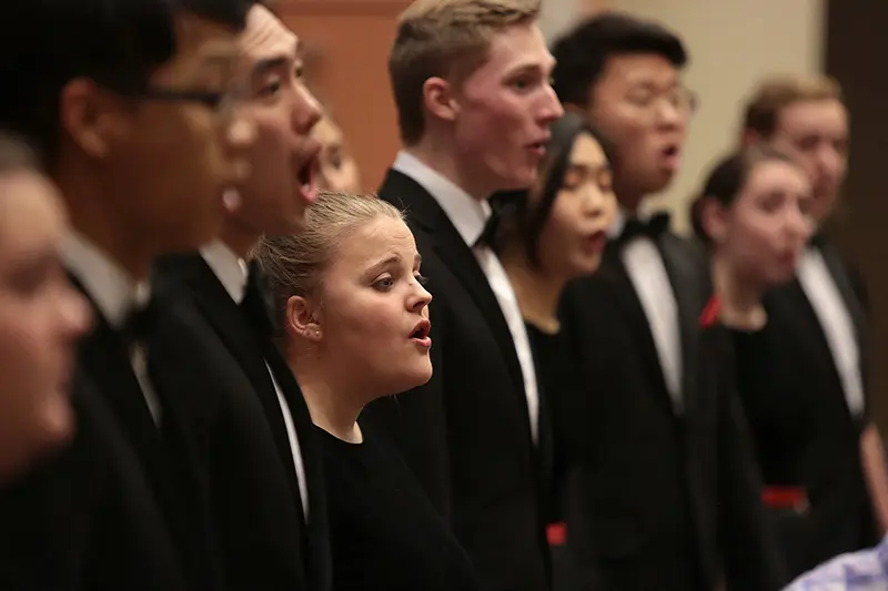 Chorale students singing